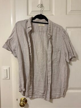Everlane Light Gray Short Sleeve Linen Button-Down Shirt